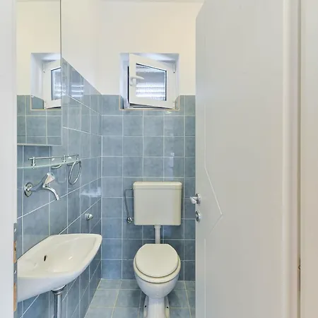 Family-friendly With Swimming Pool - 16336 Appartamento Zara