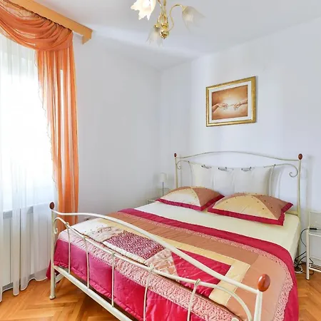 Family-friendly With Swimming Pool - 16336 Appartamento Zara