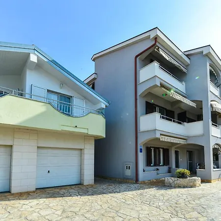 Appartement Family Friendly With A Swimming Pool - 16336 Zadar