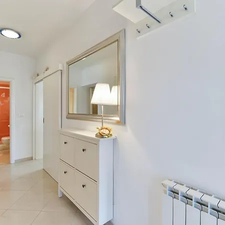 Family Friendly With A Swimming Pool - 16336