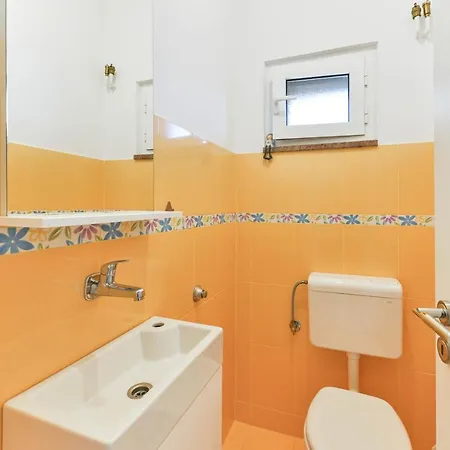Apartment Family Friendly With A Swimming Pool - 16336