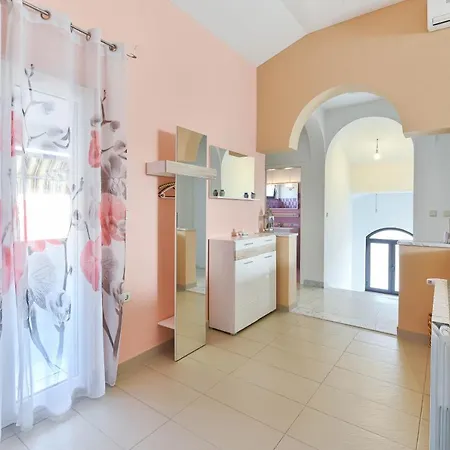 Family Friendly With A Swimming Pool - 16336 Zadar