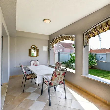 Apartment Family Friendly With A Swimming Pool - 16336 Zadar