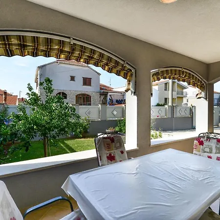 Family Friendly With A Swimming Pool - 16336