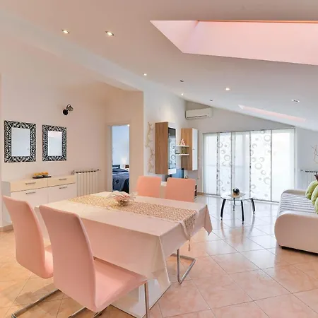 Appartement Family Friendly With A Swimming Pool - 16336 Zadar