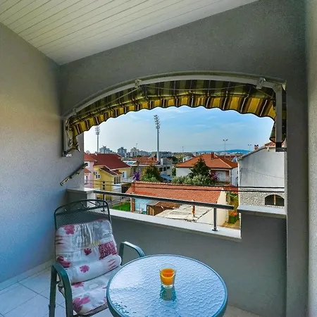 Apartment Family Friendly With A Swimming Pool - 16336 Zadar