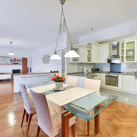 Family-friendly With Swimming Pool - 16336 Apartmán *