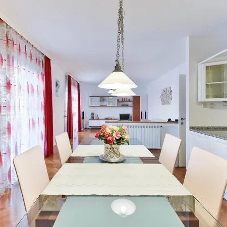 Family Friendly With A Swimming Pool - 16336 Zadar