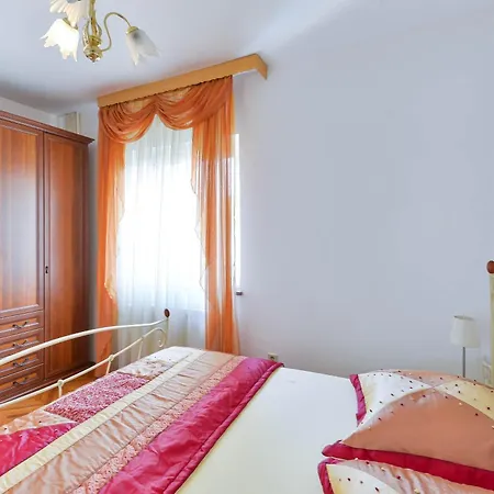 Apartment Family Friendly With A Swimming Pool - 16336 Zadar