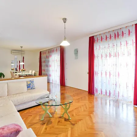 Family Friendly With A Swimming Pool - 16336 Zadar
