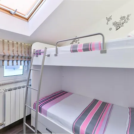 Family Friendly With A Swimming Pool - 16336