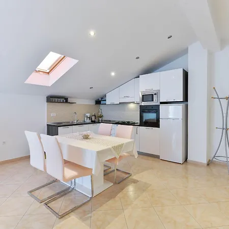 Family Friendly With A Swimming Pool - 16336 Apartment Zadar