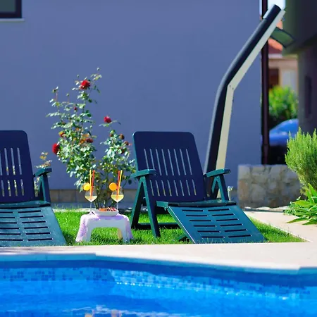 Family-friendly With Swimming Pool - 16336 Appartement Zadar