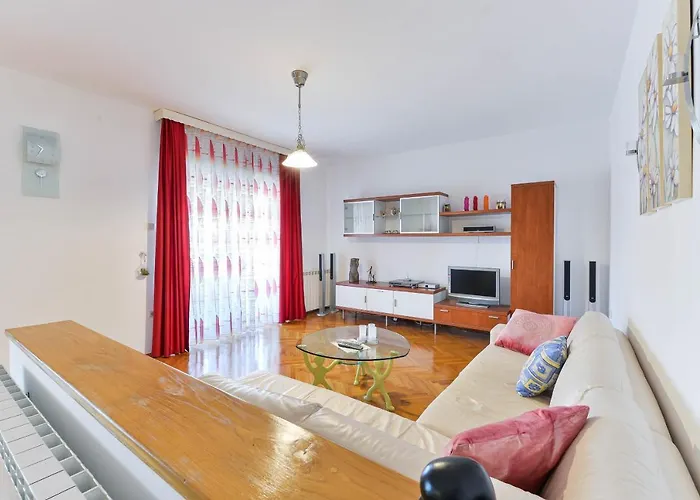 Appartement Family-friendly With Swimming Pool - 16336