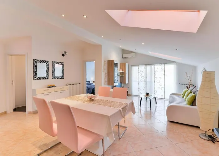 Appartement Family-friendly With Swimming Pool - 16336 Zadar