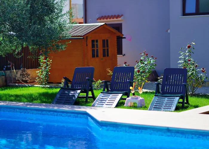 Appartement Family-friendly With Swimming Pool - 16336